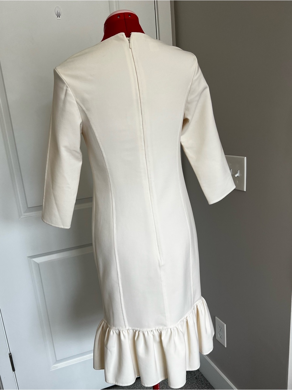 Oscar de la Renta Cream Long-Sleeve Midi Dress with Ruffle Hem - Picture 9 of 14